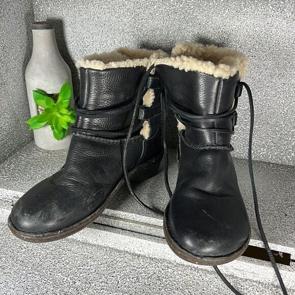 UGG® Women's Caspia Boots Leather Sheepskin Lined Winter Shoes Size 6 - Picture 8 of 12